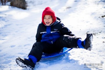 滑雪服可以當沖鋒衣穿嗎？