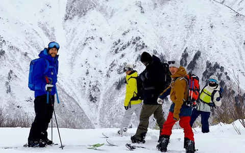 滑雪服為什么都是棉衣，沒(méi)有羽絨